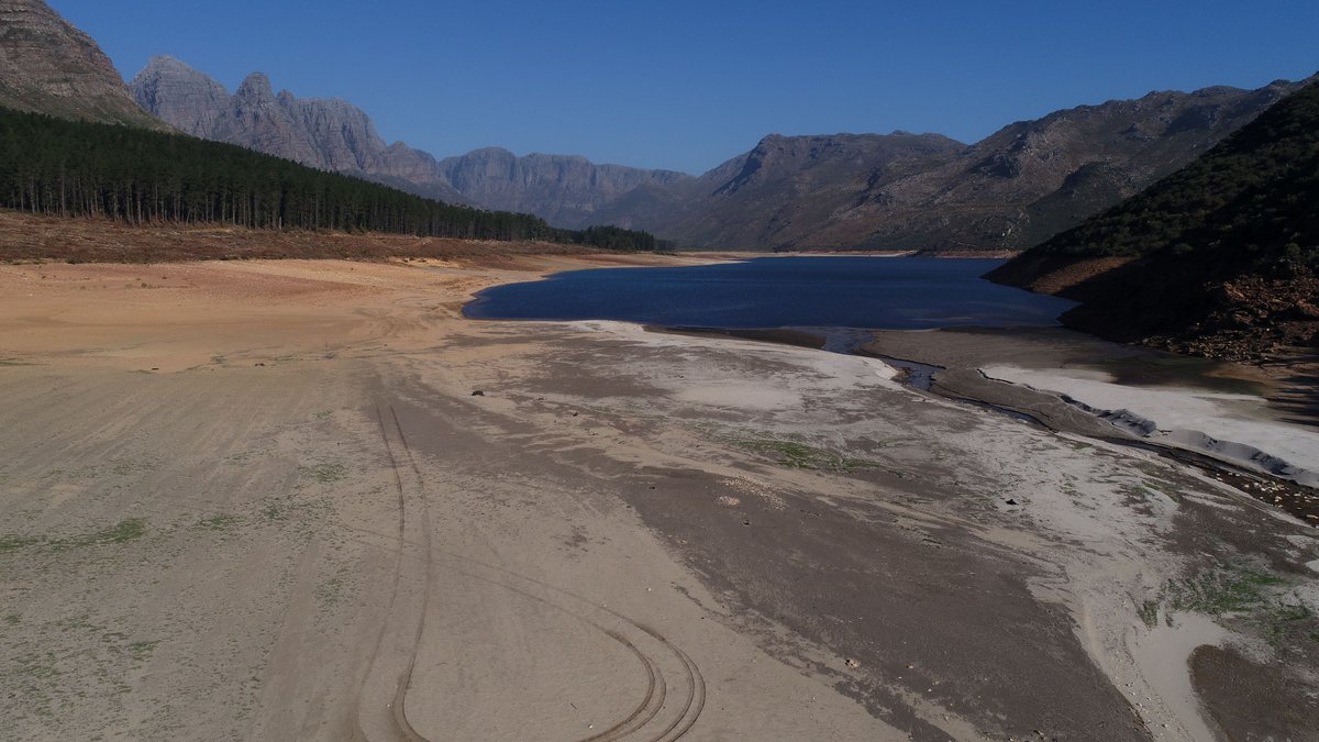 CityofCT's tweet photo. Water crisis: 129 days of useable water left https://t.co/KlqEnSBm7D #CTNews https://t.co/iPRUrv5n8F