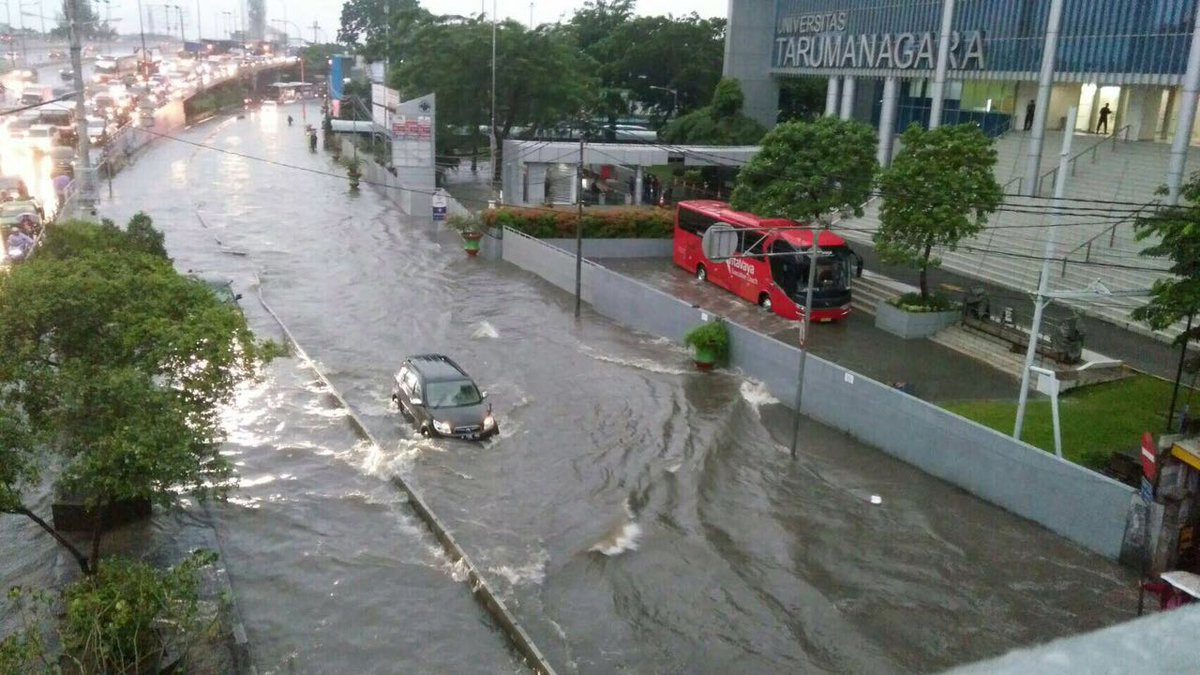 Merry_drg's tweet photo. Lain kali hati2 ya gaeeess kalo ngomong....jgn suka nantangin Allah ah apalagi sampe jumawa...bisa apa kita manusia yg kecil ini? 😊 https://t.co/92Orhe7vCS
