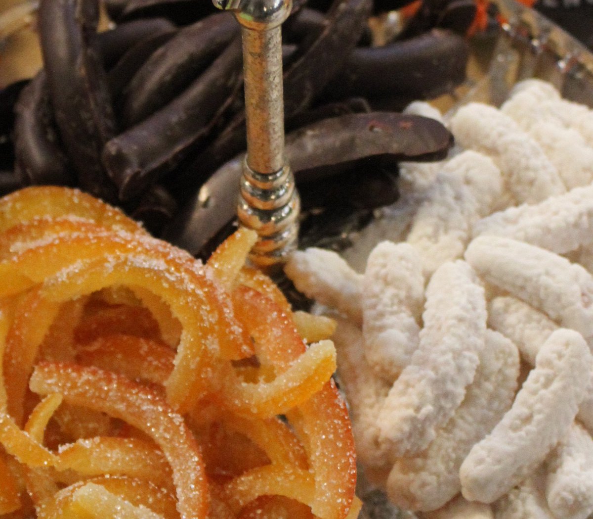 RomanengoPietro's tweet photo. Ricoperte di #cioccolato, #candite o #confettate le scorzette d'#arancia sono una dolce #tentazione.
https://t.co/H98f2F5Ly8 https://t.co/Jx7Hgzlraw