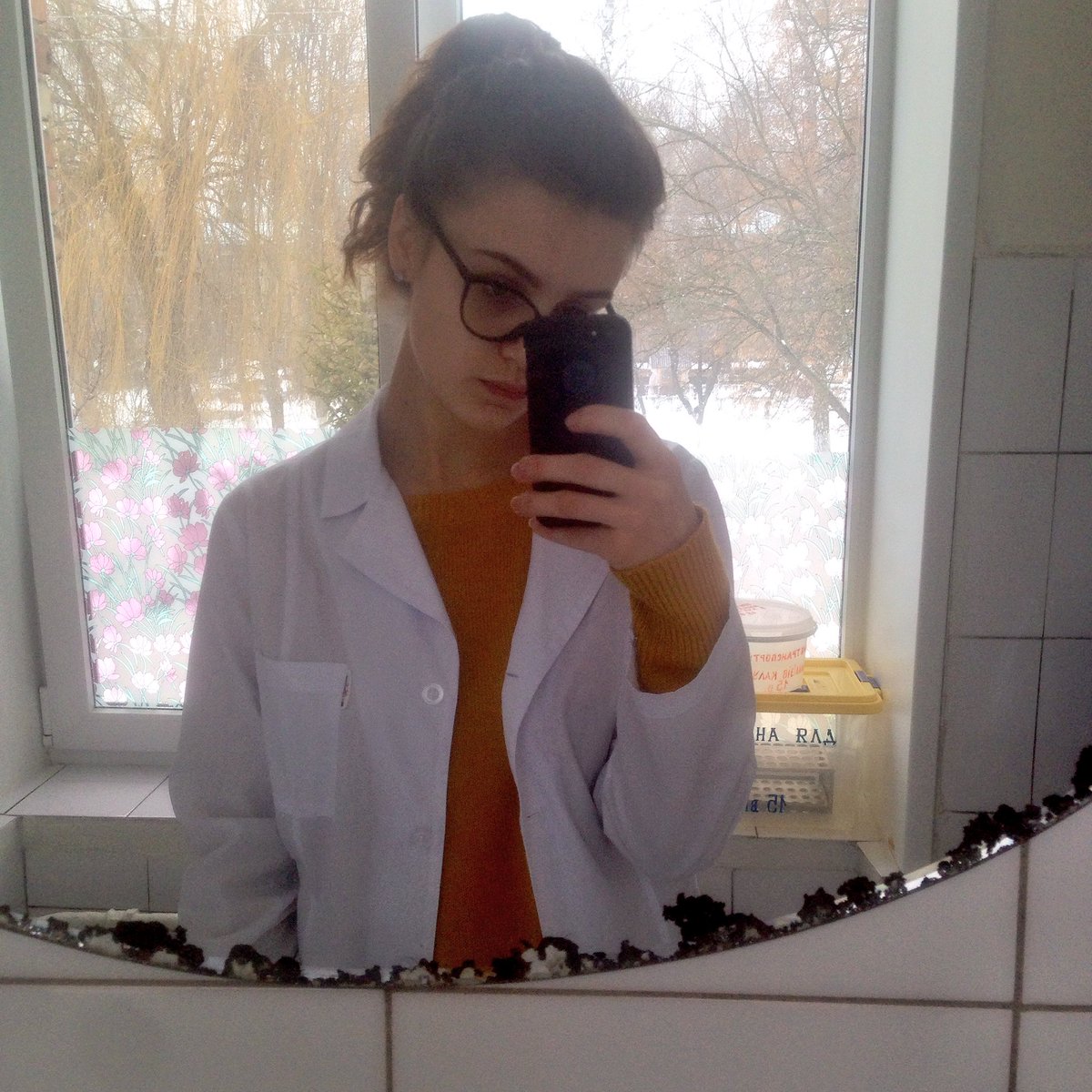 Neonufr's tweet photo. Scrubs v ukrainskih realiyah https://t.co/5n4qLxFPkg