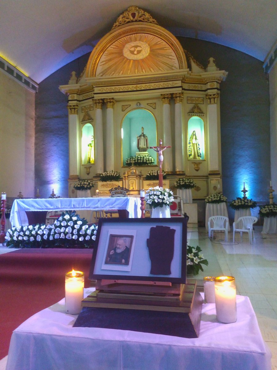 JeszDoIt's tweet photo. Jgh from church! So blessed to have here in my town the relic of Father Pio. #st.pio #fatherpio https://t.co/M8ZElXFRjb