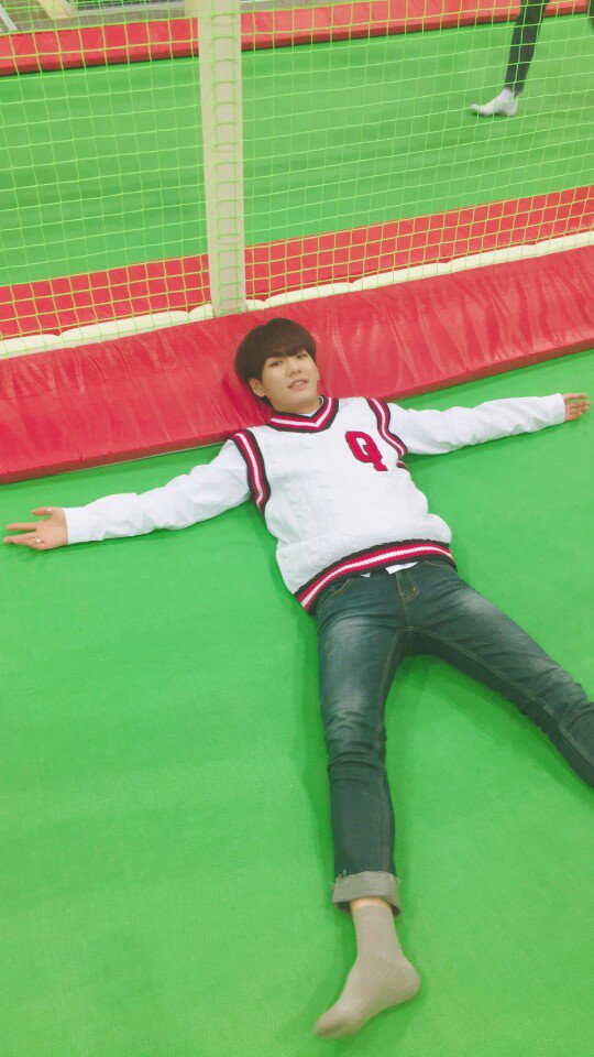 UP10TION's tweet photo. [#진후] 업텐션의 콩콩이 실력은 유텐세컨즈로 공개하겠습니다!! 어디서나 밝을 아이 환희 먼저 살짝 공개 https://t.co/AnNllsmITJ