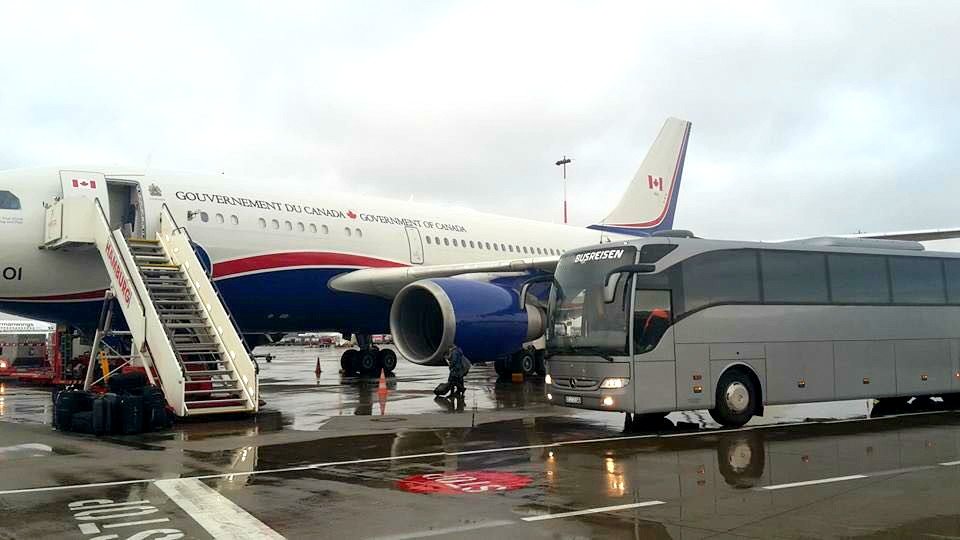 AGTBus's tweet photo. Die kanadische Botschaft wurde direkt am Flughafen von der AGT Busvermietung empfangen! #busmieten #vanmieten #bus #van #abholungamflughafen https://t.co/aK7OyR4qe4