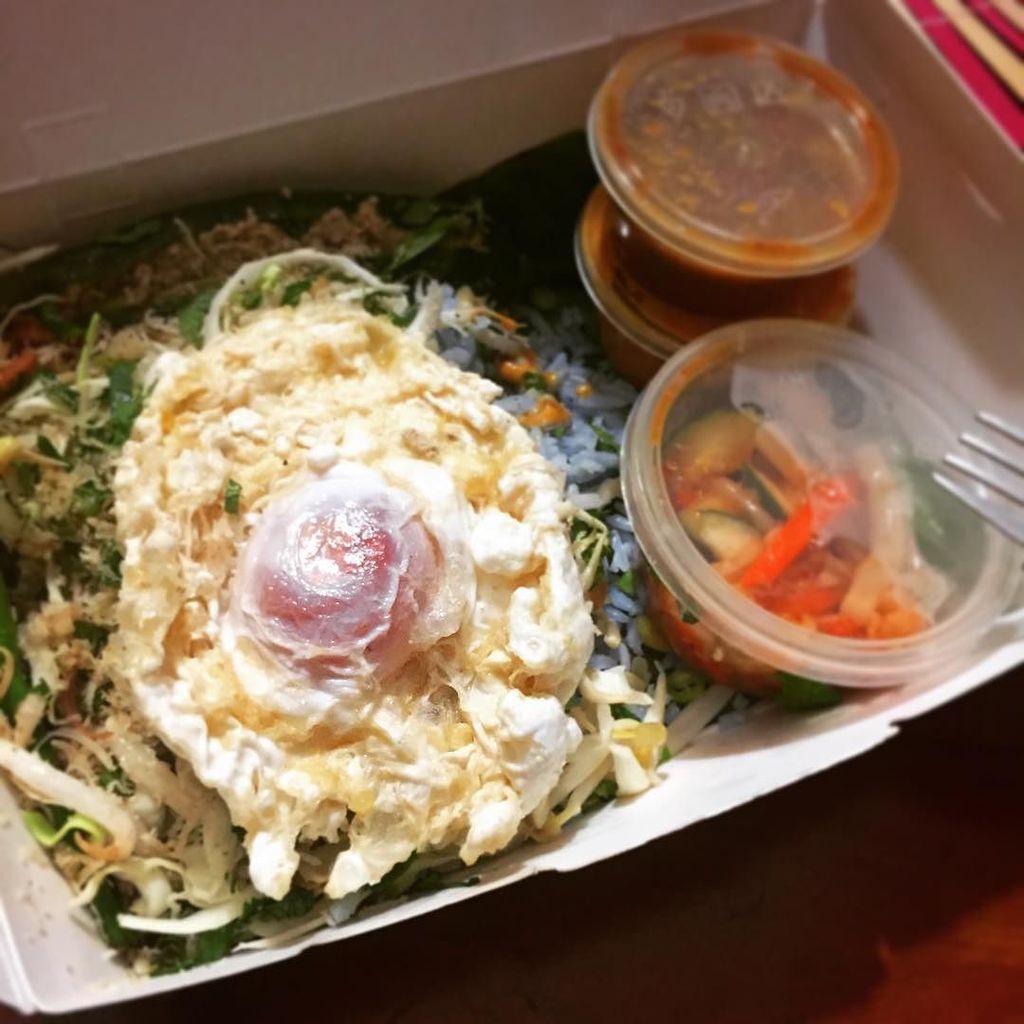 misskhoo's tweet photo. Happiness is...#feedingtimewithfay @bfmradio guests who bring you yummy food from their re… https://t.co/DoGrOAXs7G https://t.co/yoOZyeeGwE