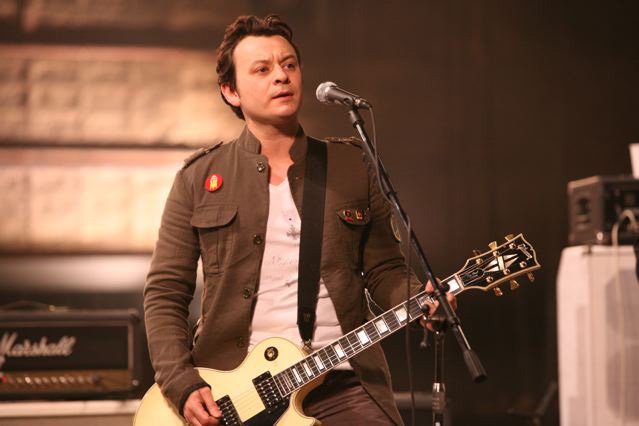 Happy birthday to the lovely and extra talented James Dean Bradfield. You\re my guitar herooo! 