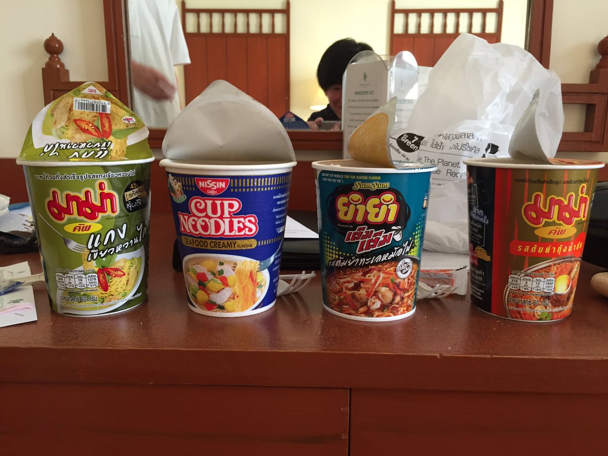 06Kumakou's tweet photo. タイラスト飯は、地獄のカップラーメンロシアン。
#全部ハズレ https://t.co/179KLH7dcS