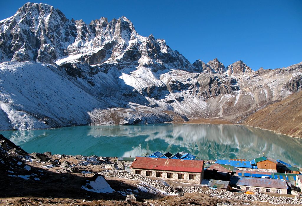 CampNepal's tweet photo. This lake in the middle of the mountains in Nepal is so beautiful! https://t.co/boLAz2keS0