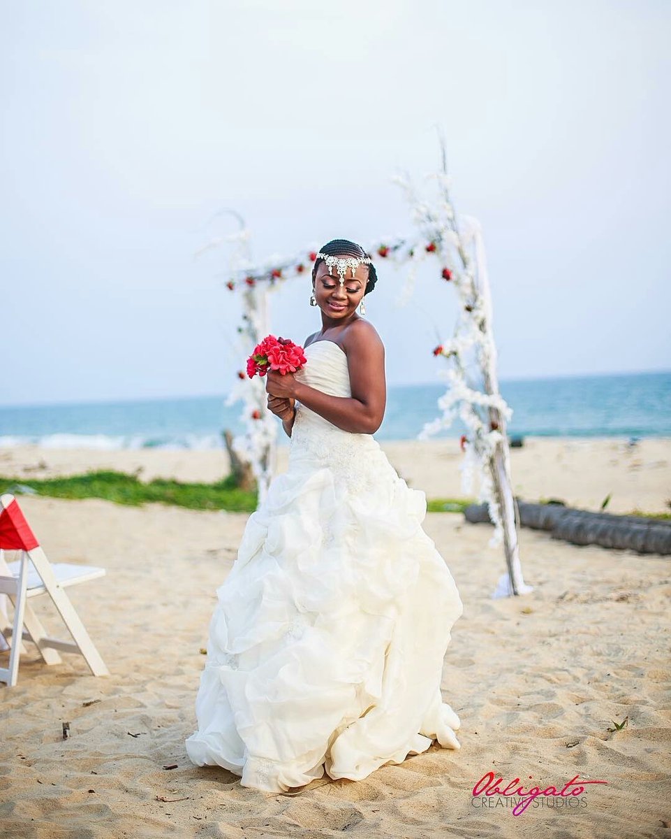 stringweddingng's tweet image. You definitely know when a #bride dazzles @ her #beachwedding. 
#stringmynaijawedding #OutdoorWedding #Wedding