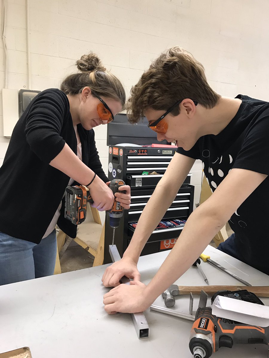 We're not wasting any time on this last day! Some students are taking time out of their 2nd period to add some finishing touches. #OMGrobots