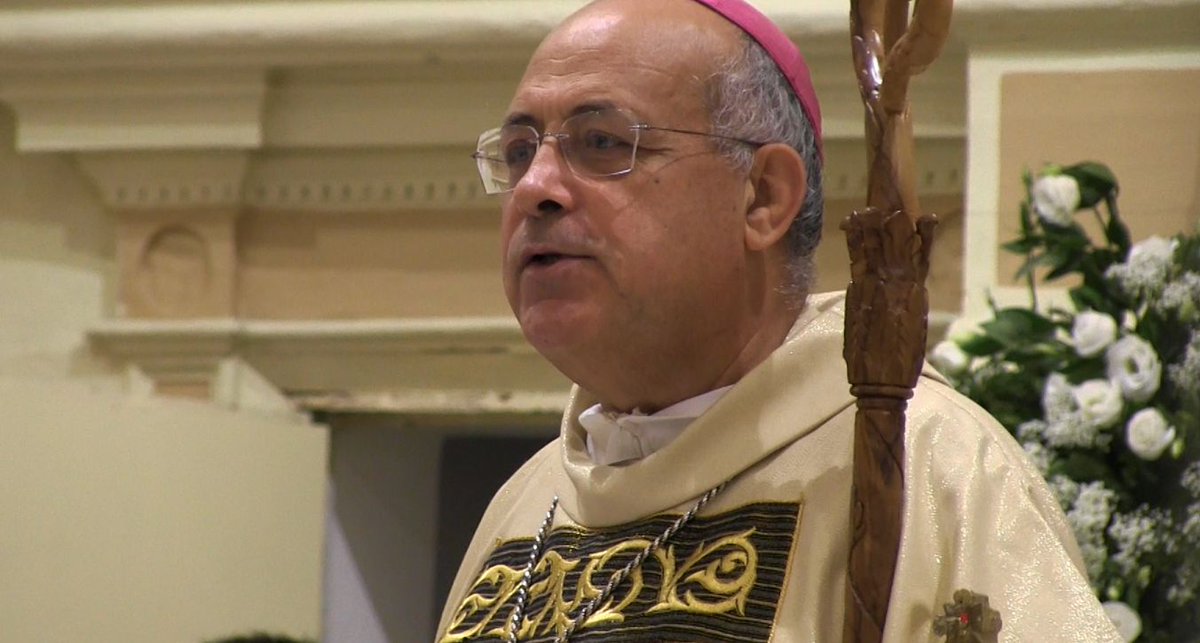 fam_cristiana's tweet photo. A #Brindisi niente più padrini alla Cresima. Il vescovo #Caliandro: «Per farsi i regali c’è gente che si indebita» https://t.co/GzigWRKhtu https://t.co/bXf7sRGjch