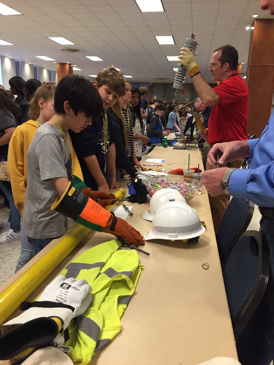 LusherPride's tweet photo. At UNO with the 7th grade learning all about Engineering! #LusherPride https://t.co/zl6Ju45ijW