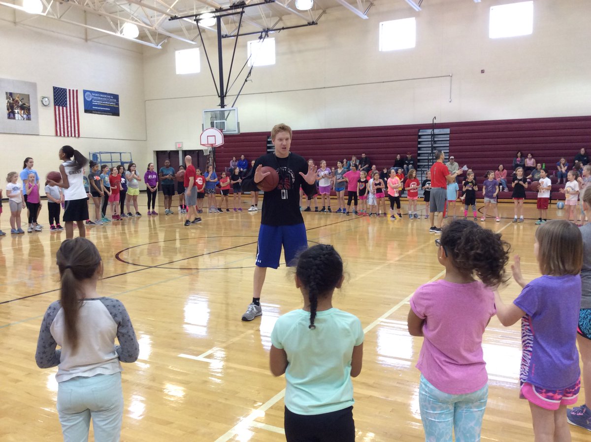 SMNLADYINDIANS's tweet photo. Almost 100 girls from NORTH feeder schools attended our first Saturday Morning Basketball Clinic! #BestistheStandard https://t.co/B0MJO6HUIv