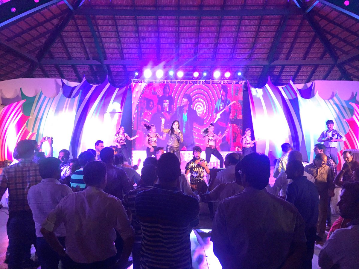 sancy_sr's tweet image. Thank you @boschindia &amp;amp; #ConceptionInc for inviting me 😊 Had great fun performing for u guys today at @ManipalCounty 🤘🏻 #SaRa #Shadowzone