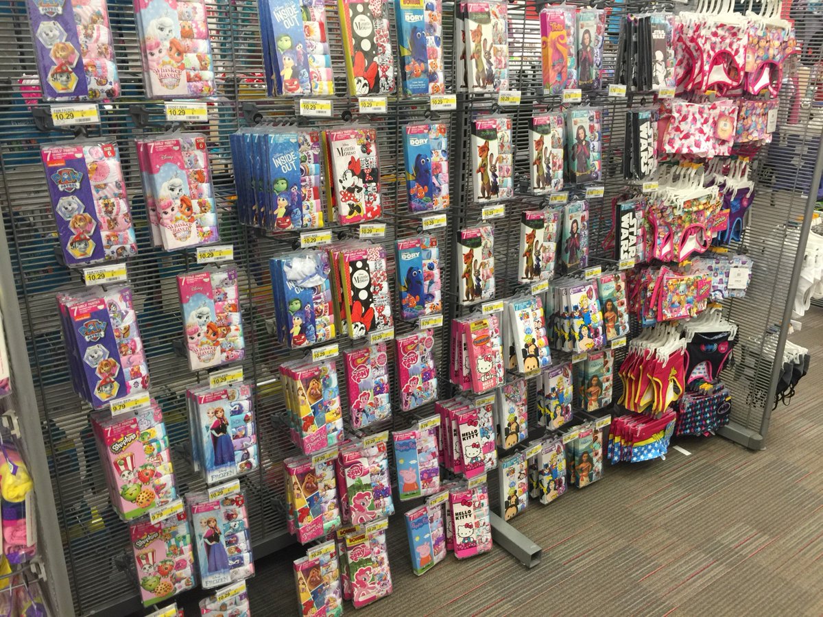 katie_ambuehl's tweet photo. Girls basics looks just as good as boys! #TargetWillowbrook #BackToBasics @jennkallman @julianeA37 @Judes731 https://t.co/aGwp8iVlOX