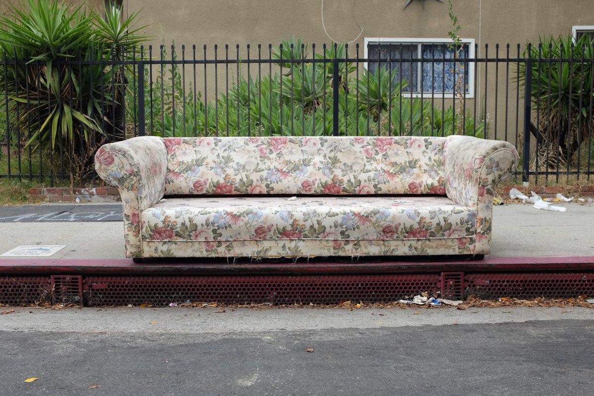 LACUNAE_INFO's tweet photo. Today's LACUNA [ 04 ] artist is LA-based Irish photographer and filmmaker Andrew Ward. Keep up-to-date with his #SofasOfLA at @eireandrew. https://t.co/ibJQvQp3pk