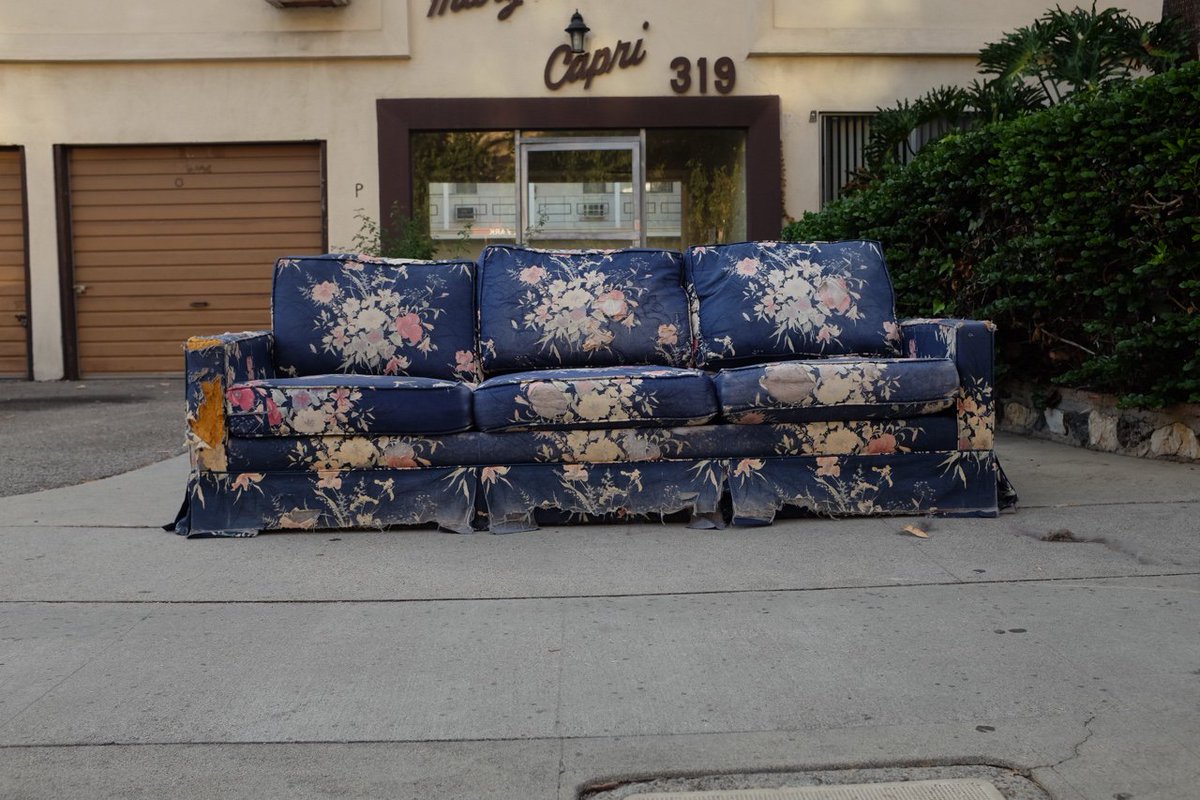 LACUNAE_INFO's tweet photo. Today's LACUNA [ 04 ] artist is LA-based Irish photographer and filmmaker Andrew Ward. Keep up-to-date with his #SofasOfLA at @eireandrew. https://t.co/ibJQvQp3pk
