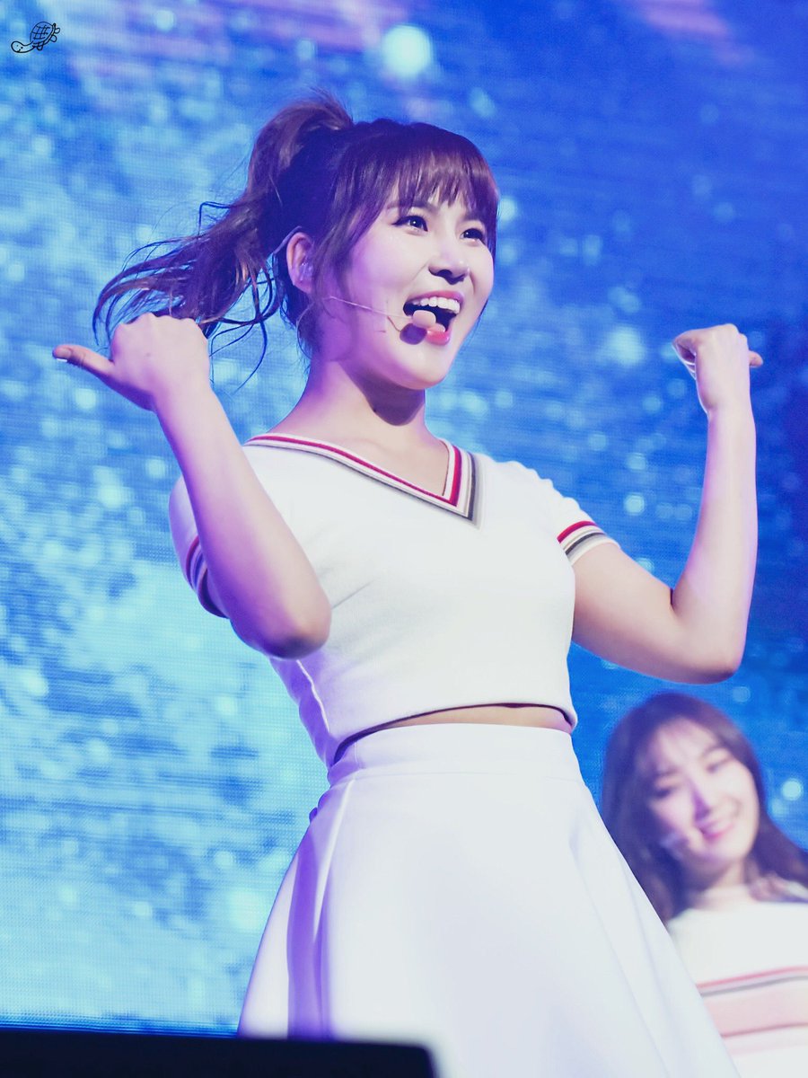 girlgroupspics's tweet photo. Happy birthday to Pristin's beautiful Yehana ✨🎊❤#SunshineYehanaDay #HappyYehanaDay https://t.co/pETT28E11j