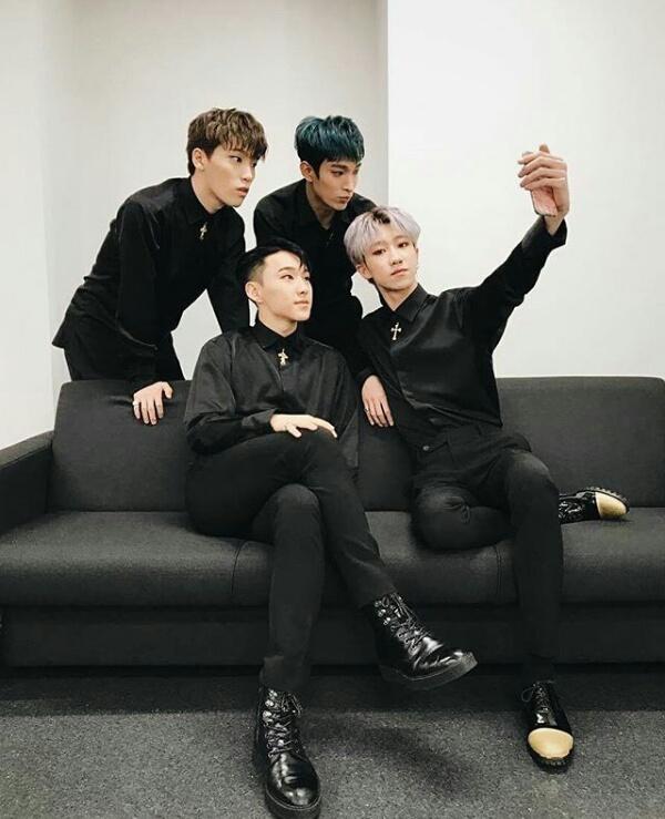 Seventeen_IT's tweet photo. [IG] 170221 saythename_17 Update: 'It was such a great time talking to Carat live like that! Stay tuned for our Instagram Live again! https://t.co/VGLEvhcVZo