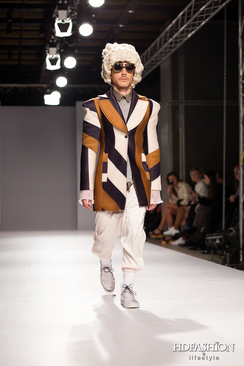 THEO_moda's tweet photo. @HDFASHIONHD #THEOFW1718 at #MBKFD1718 fashion week
https://t.co/tck6uOcbUQ https://t.co/Xlj4gKGupg