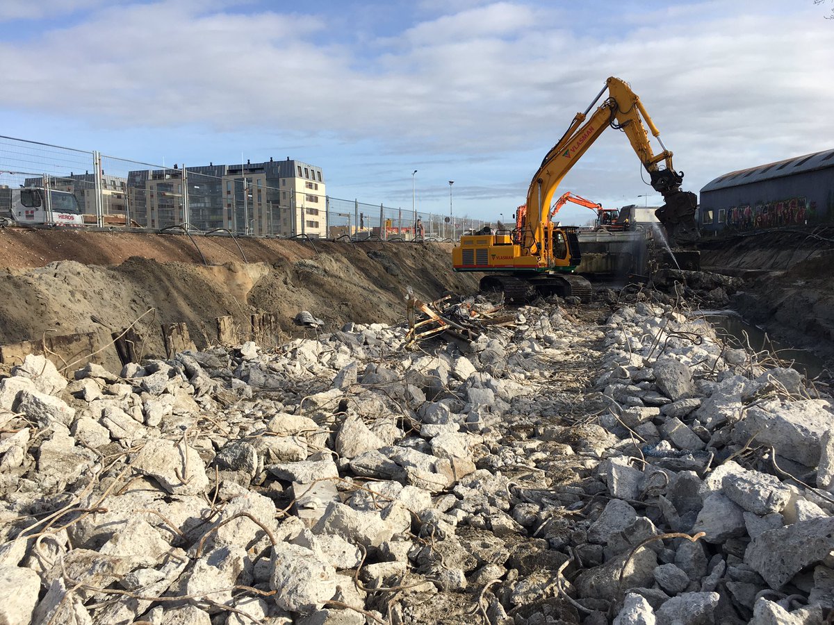spoorzonedelft's tweet photo. Sloop Abtswoudsetunnel in volle gang #SpoorzoneDelft https://t.co/oP3bVMcvWH