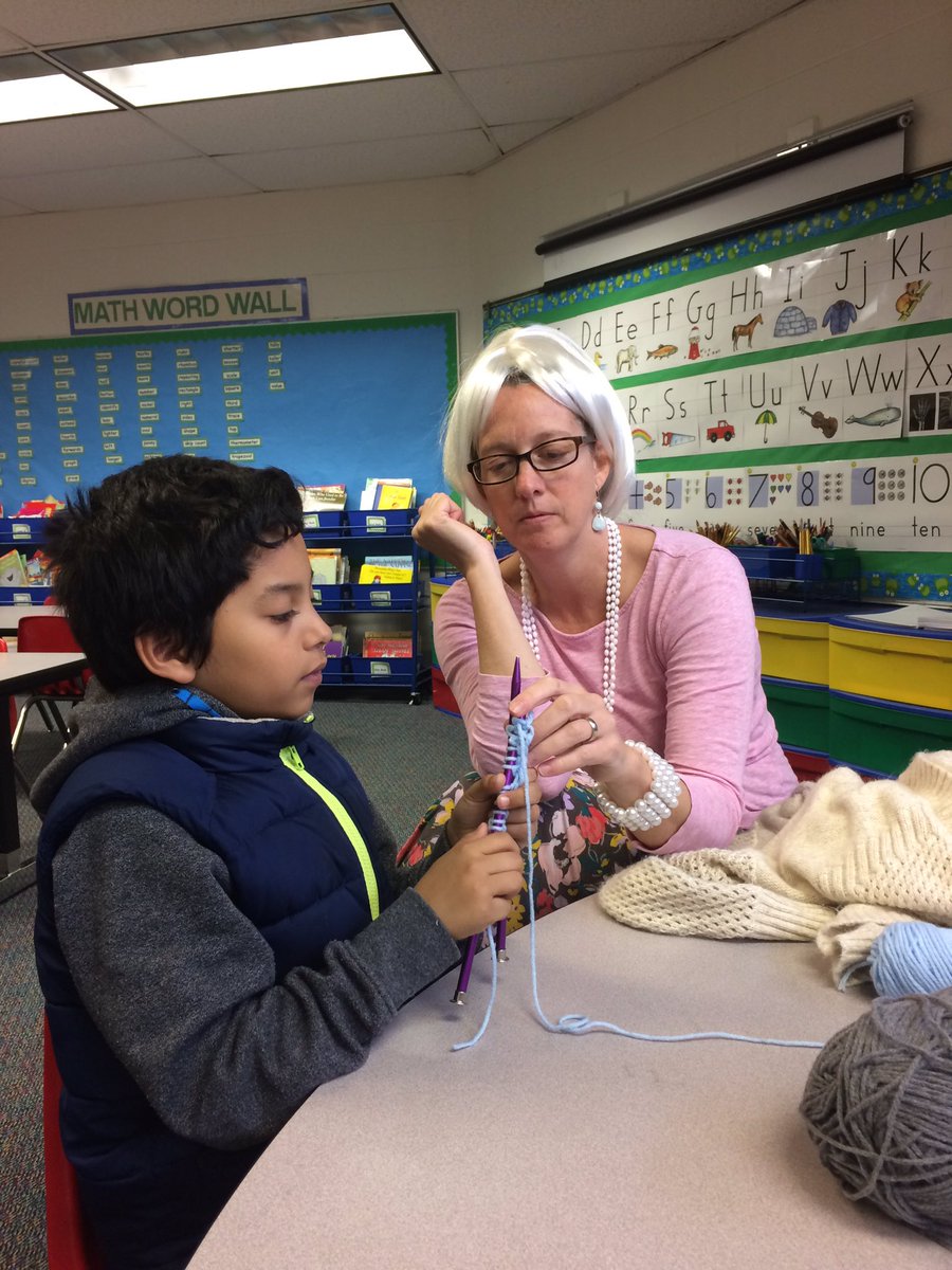 100-year-old Mrs. Childress @emchildr teaches her mentee to knit for the 100th day of school! <a href="/MsCatyBranco/">Caty Branco</a> <a href="/AbingdonGIFT/">Abingdon APS</a>