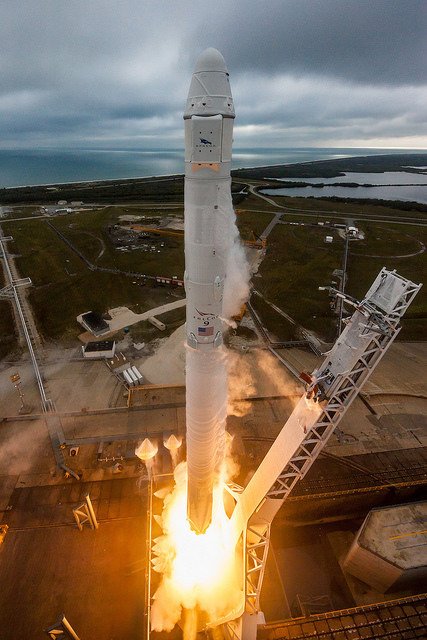 DVIDS_Jon's tweet photo. #SpaceX CRS-10 launches with help from the @45thSpaceWing. Read the full story at https://t.co/t65Rv7nQiK. https://t.co/WlJetfUZIE
