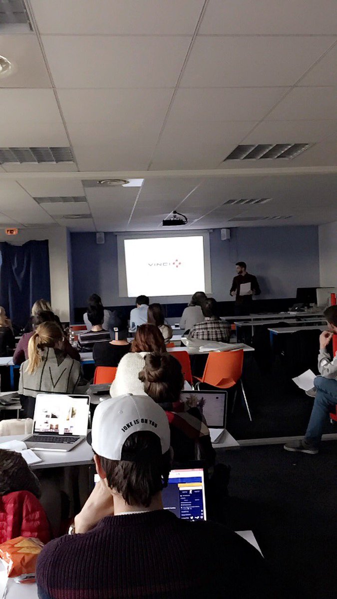 FoetusV's tweet photo. Présentation des projets Hackaton, qui séjournera à Paris ? #VinciAutoroutes #DC #DigitalCampus #WeareDC https://t.co/afHXmHBcYl