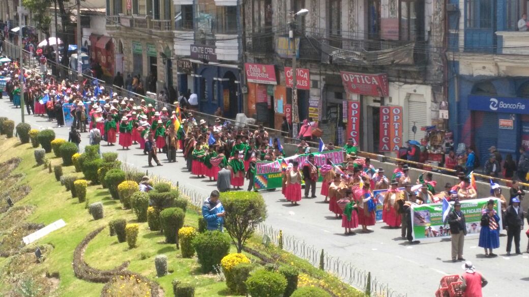 Canal_BoliviaTV's tweet photo. Personas salen a las calles a expresar su apoyo al presidente Evo Morales y rechazando la mentira del 21 F.
#21FDíaDeLaMentira https://t.co/Y6JuhzzPmt