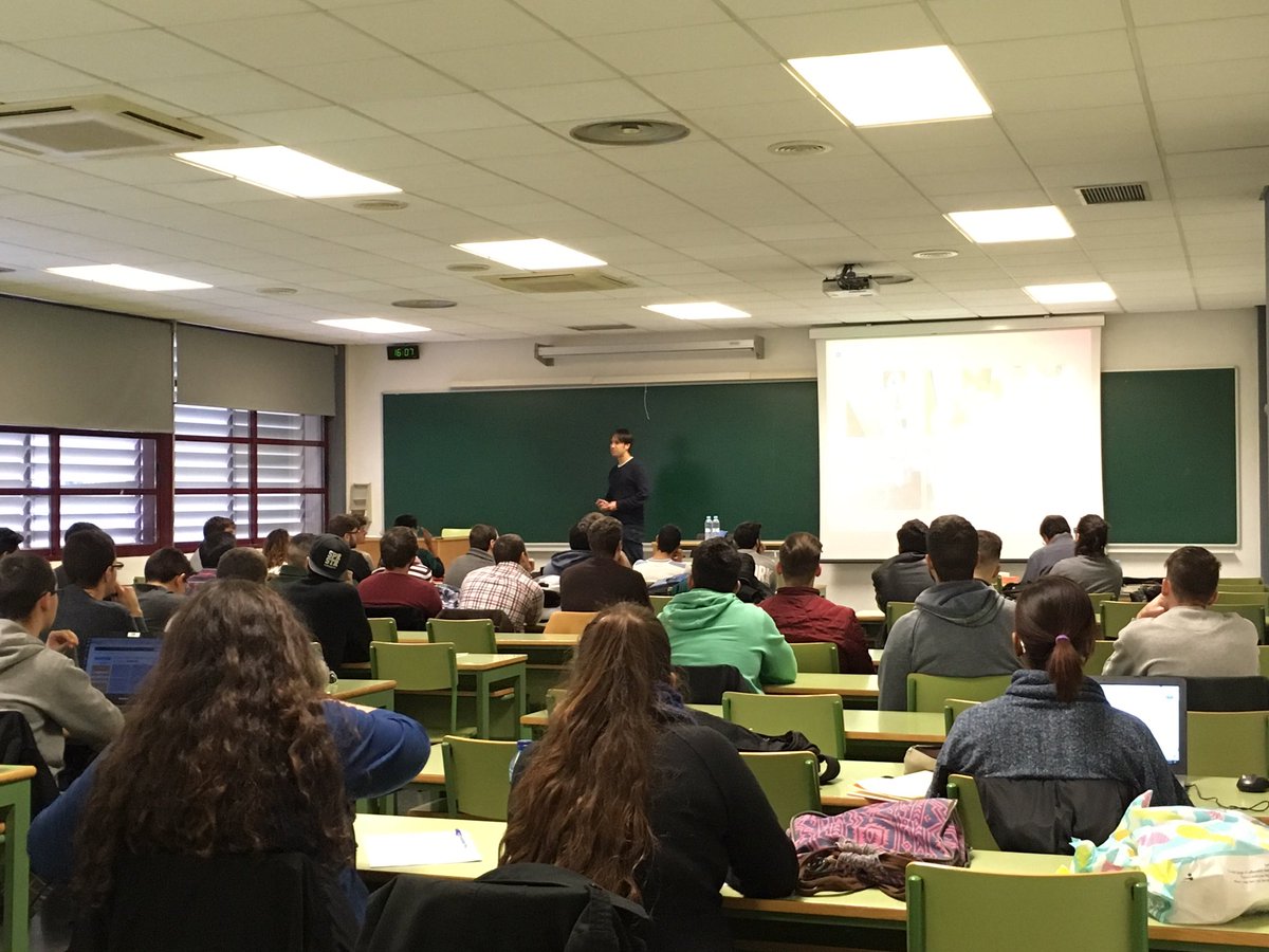 IDEASUPV's tweet photo. Segundo día de #weekEMPRENDE. Aprendiendo técnicas de ventas con @HectorBadal de @Yeeply_ES 👌🏼 https://t.co/yjUfr9CDmm