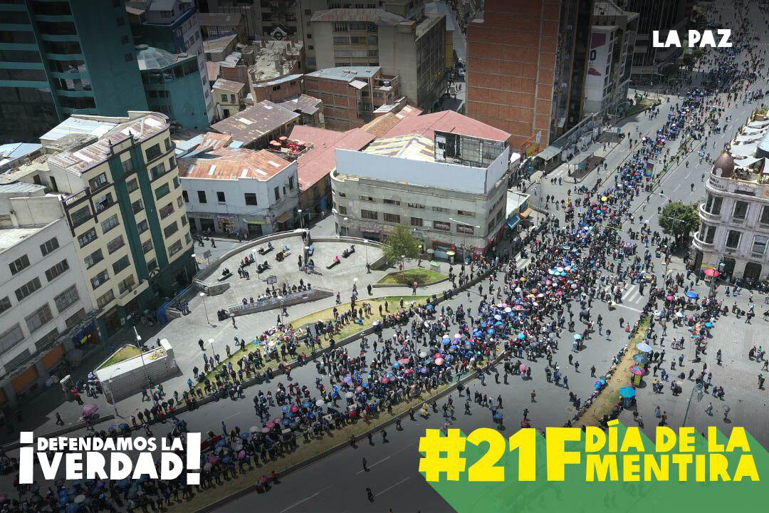 BoliviaAvanza_'s tweet photo. #LaPaz nuevamente da una impresionante muestra de valor, de convicción, de patriotismo, repudiando la mentira
#21FDíaDeLaMentira https://t.co/2QGwwhgBKU