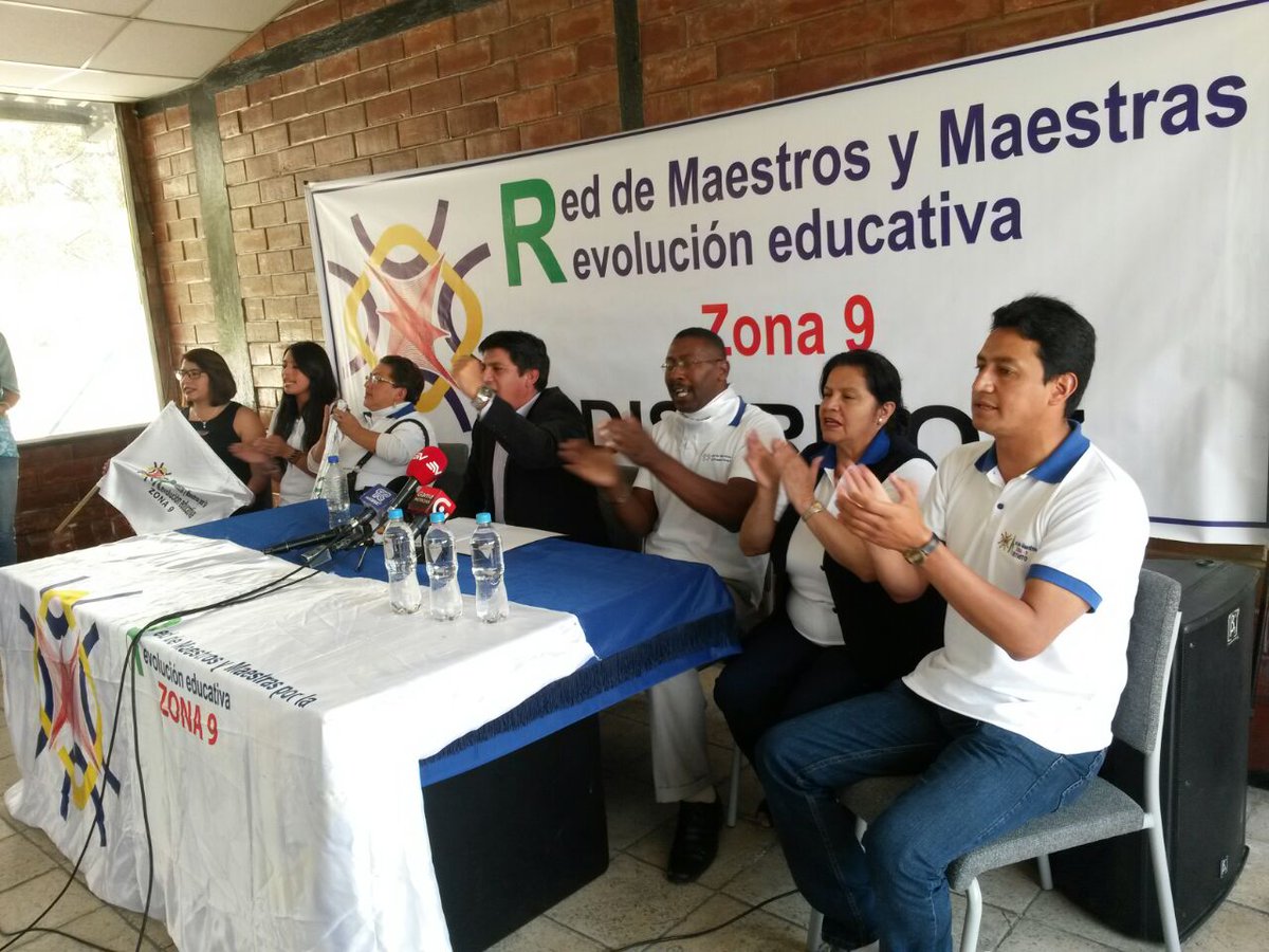 RedMaestrxsRE's tweet photo. Rueda de prensa de la Red de Maestros para pronunciarse con respecto al panorama politico nacional. #MaestrosporlaDemocracia https://t.co/6we3NlcXBX