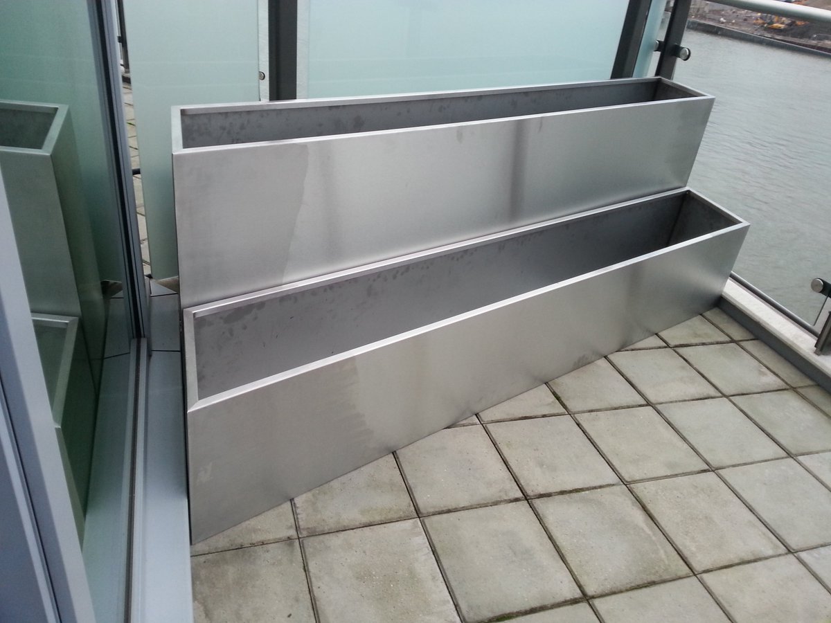 WillColes's tweet photo. Parallelogram, double height, Stainless Steel planters! #designofwill #planters #stainlesssteelplanters #bespokeplanters #willcoles #garden https://t.co/lHSCYNPWlK