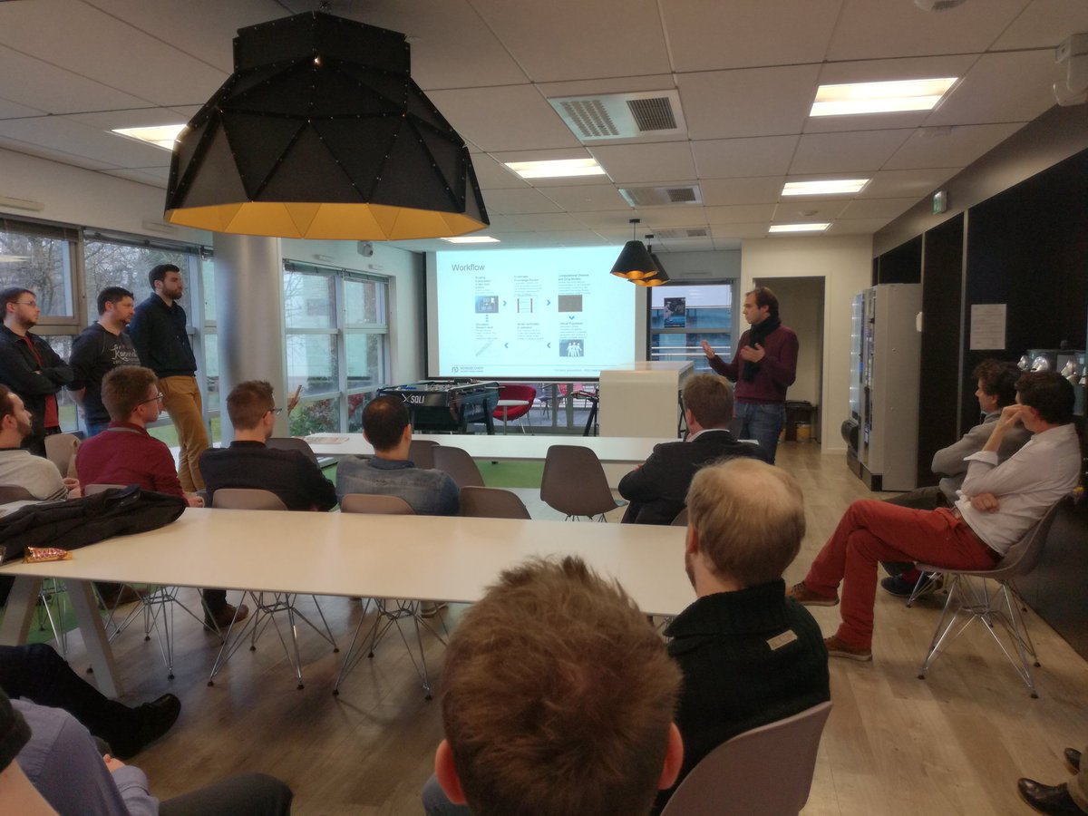 BatSally's tweet photo. En live : Assemblée des communautés techniques @SQLI_FR Lyon. Présentation de #noviadiscovery, la start-up hébergée dans notre immeuble ! https://t.co/ONpQMTOZcX