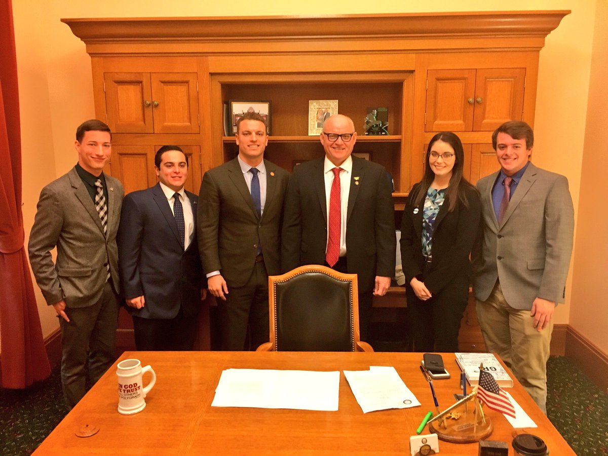 OHIOUSenate's tweet photo. .@OUGovAffairs #OhioStatehouse meeting with Sen. @HoaglandForOhio &amp; Rep. @JayEdwardsOhio discussing student concerns about #HigherEd funding https://t.co/o0dIjvZjiE