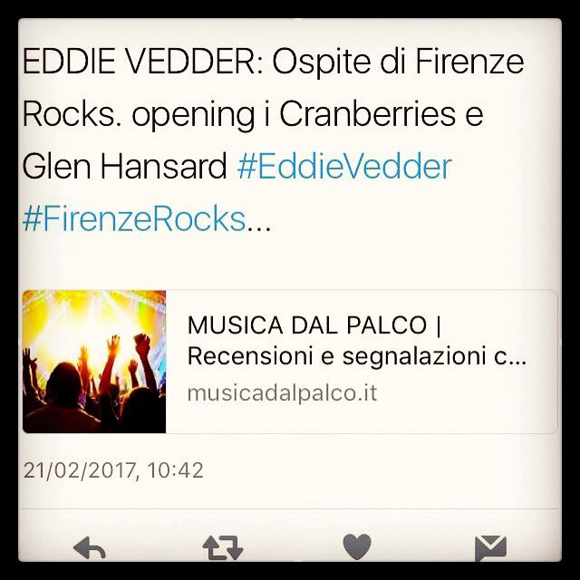 NYCFlyGAL17's tweet image. #EddieVedder @PearlJam  and @Glen_Hansard together again on the same stage? 
Take my money...
Take it all... 
#goodbyesavings