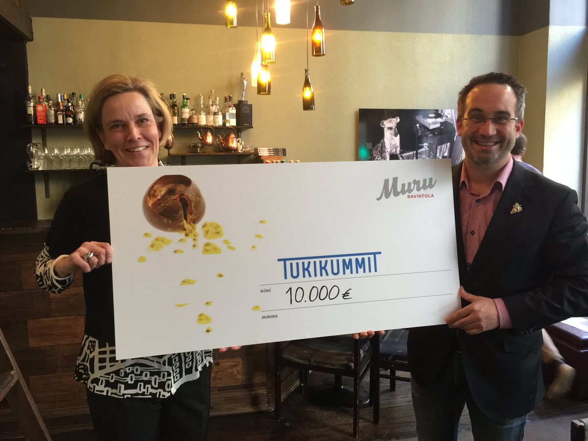 .<a href="/MuruRavintola/">Ravintola Muru</a> lahjoitti Tukikummit-säätiölle 10000 € ja haastaa muut ravintolat mukaan! bit.ly/2l3iEX5 #tukikummit #ravintolamuru