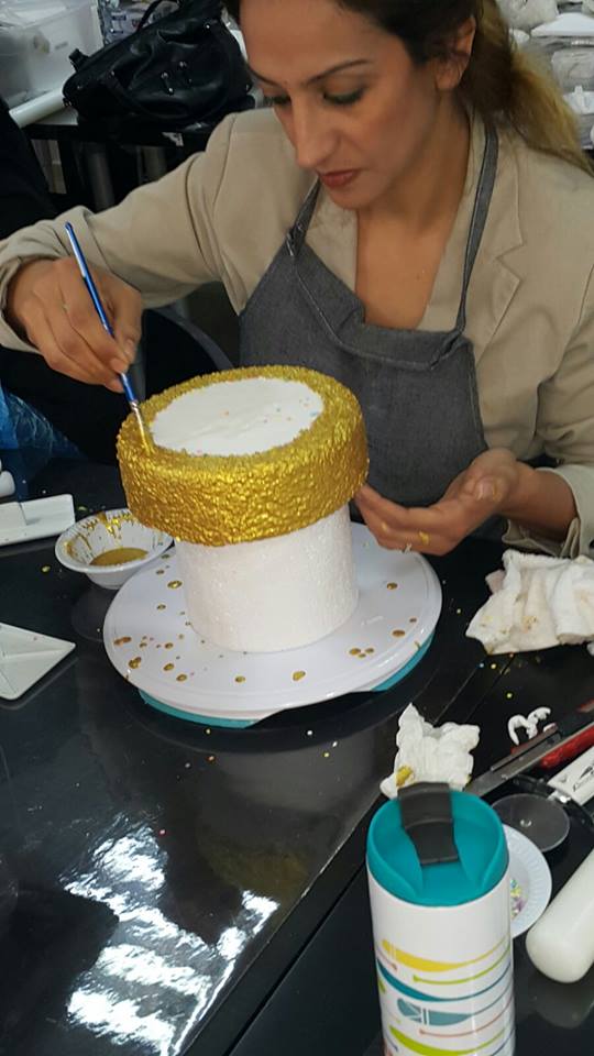 ChefAbeerDubai's tweet photo. Golden moments mastering cake couture!
#cake🎂 #dubaifashionistas #dubaichef #dubaibaker #dubaicakemaker #brides #dubaiinsta #dubai🌴#uae🇦🇪 https://t.co/RoPzKFsXHO