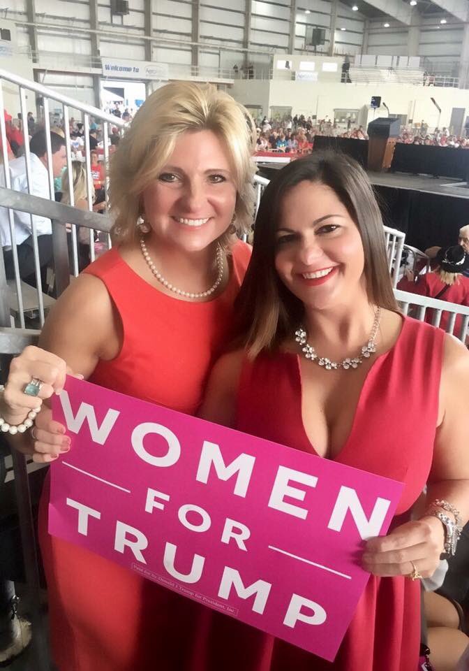 sonya_inman's tweet photo. This was a once in a lifetime experience! So glad I got to experience!
#womenfortrump 
#trump https://t.co/jHxLoC6brf
