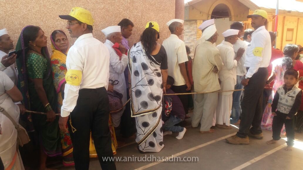 aniruddhasadm's tweet photo. Volunteers of @AniruddhasADM performed crowd management seva during #Dasnavmi Event, at #Sajjangad #Satara on 20-Feb https://t.co/NYDR5AKGVe