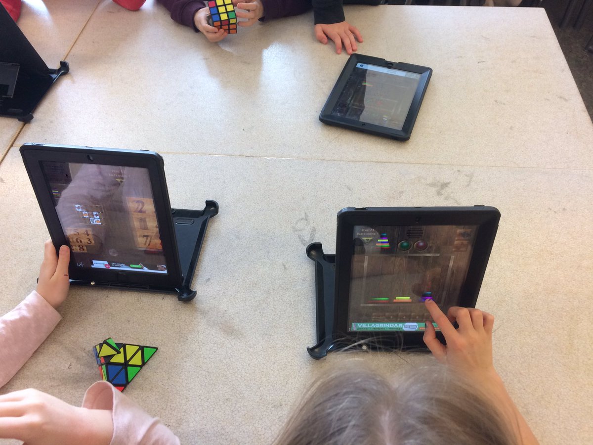 Vi tränar hjärnan! 🙇🙇‍♀️🏋️‍♀️💪#solskol #tglfyrorna #minne #rubikskub