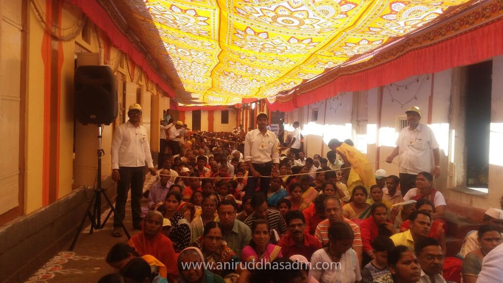 aniruddhasadm's tweet photo. Volunteers of @AniruddhasADM performed crowd management seva during #Dasnavmi Event, at #Sajjangad #Satara on 20-Feb https://t.co/NYDR5AKGVe