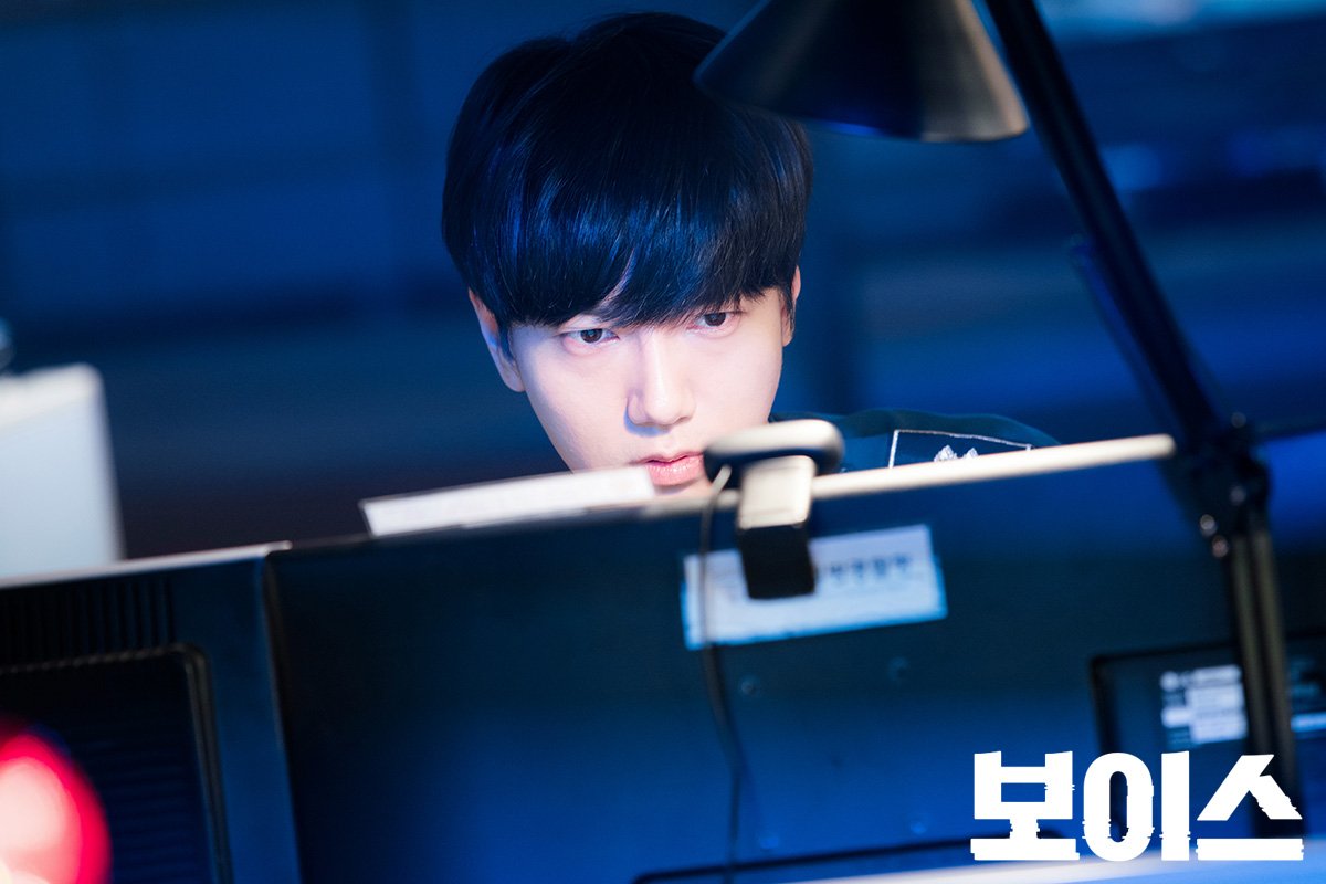 TheDramaKorea's tweet photo. Yesung di Voice : sekalinya ada yang naksir modelnya kayak begitu. Lo kegantengan kali bang @shfly3424 😂 https://t.co/nBlRFBu6fL