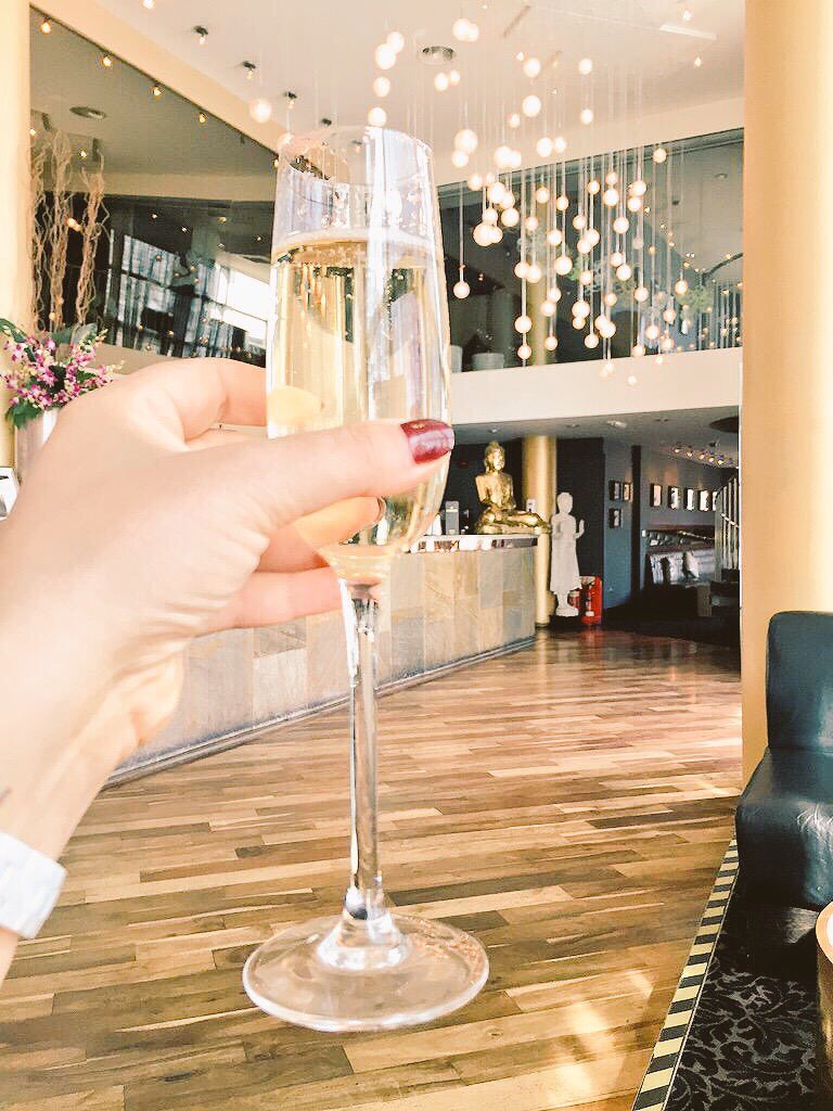 palmsugarbar's tweet photo. FIZZ FRIDAY 🥂£15 bottle of fizz, £5 for #bellini #royalberri #roseroyal up until 10pm every Friday at Palm sugar @Liverpool_ONE https://t.co/yl15JsMOU1