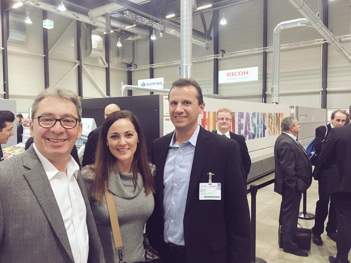 TonyaPowers1776's tweet image. We can&apos;t get enough of the #ProStream at #HID17 @Canon_Solutions #PrintCanon #photobomb