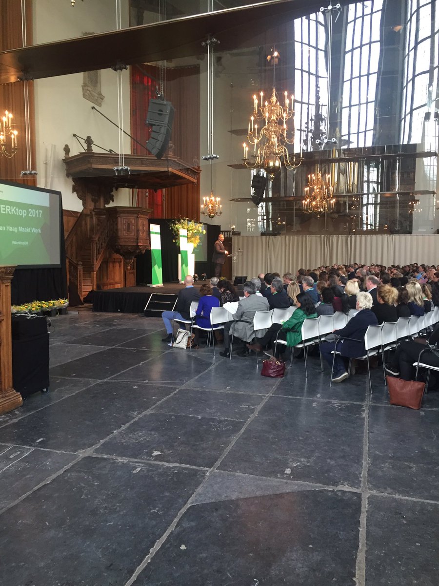 CvanBoheemen's tweet photo. #WerktopDH van start. Werkgevers die een handtekening zetten bij hun logo ivm de werkakkoorden en de wethouder die speecht. https://t.co/7jqR78woPq