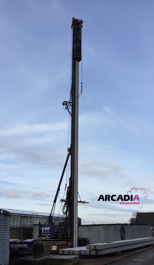 arcadiachrysant's tweet photo. 21-2-2017 
De eerste paal gaat weer de grond in voor de nieuwbouw aan Woudtzicht 15 in de lier.
Een startsignaal voor een mooi project! https://t.co/sS2fnIYDT0