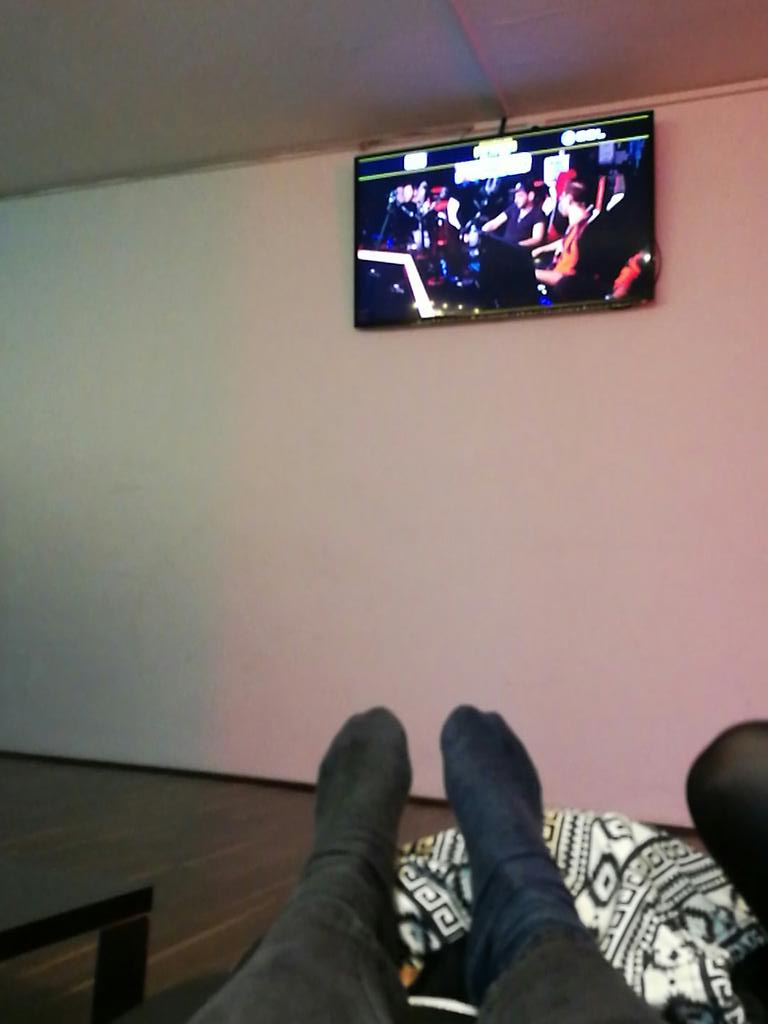 IrgendeinMist's tweet photo. In Krefeld bei @SummonersInnDE In Krefeld angekommen bei der @TaKeTV bar. Flauschiges kuschel feeling am Start @SpandauInferno #boostcamp2 https://t.co/KbMBvCCxDb