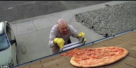 pizzadarte's tweet photo. Quando bater a fome, deixe o desejo falar mais alto. Mande a dieta subir o telhado.Peça pizza! 
#breakingDiet #pizza #breakingbad #fortaleza https://t.co/coG9Hd8sSG