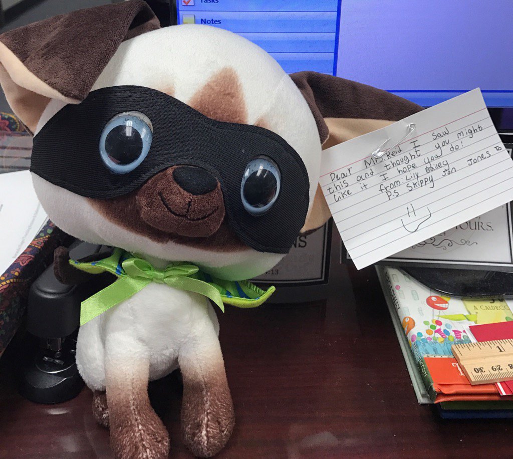LeaderandReader's tweet photo. What a great way to start my day! Skippyjon Jones-a sweet gift from a sweet student. #BESfabfeb #HolyGuacamole! https://t.co/5iV6vfnHhK