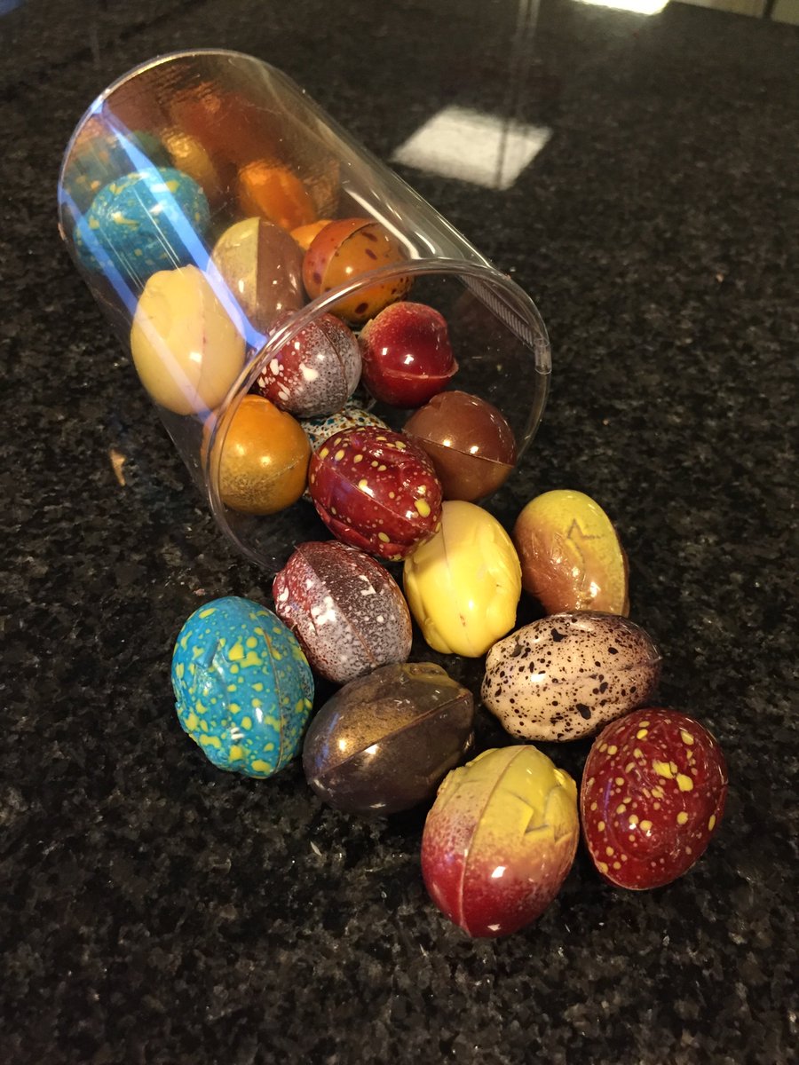 VanDenderChocolates tweet media